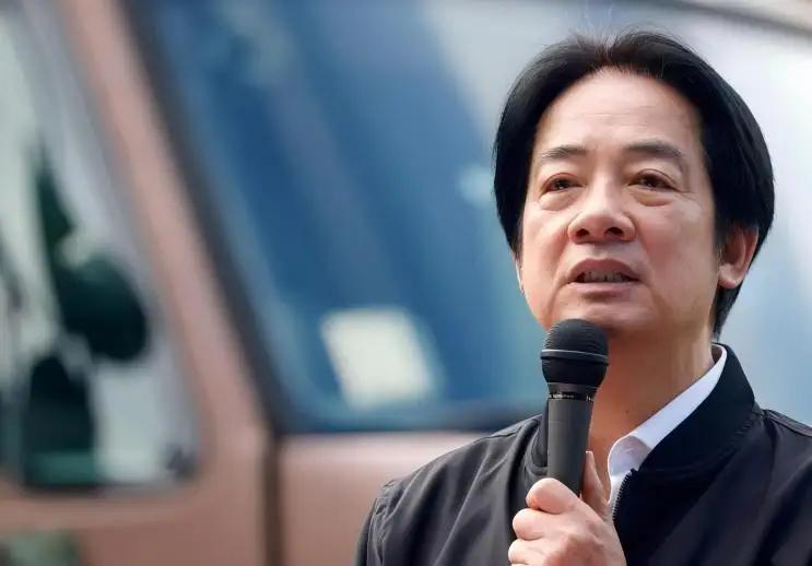 赖清德又公然叫嚣，声称“台湾人不怕解放军扰台”，扬言不管大陆的“拳头”再怎么大，