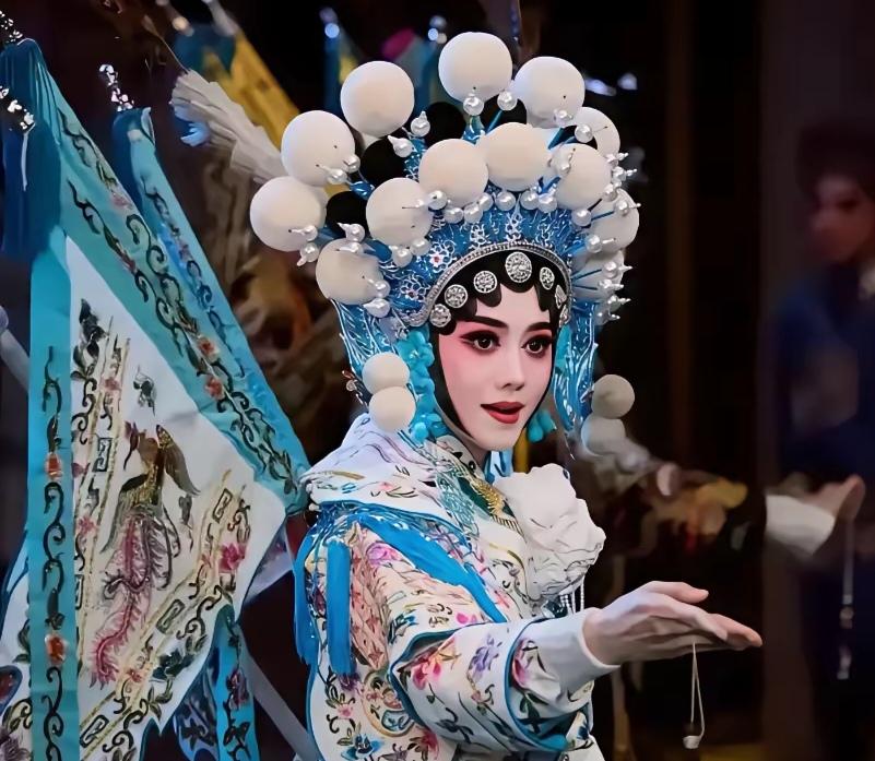 忆秦娥根本配不上刘红兵这份爱。
看了电视剧《主角》，从恋爱、婚姻、家庭的角度而言