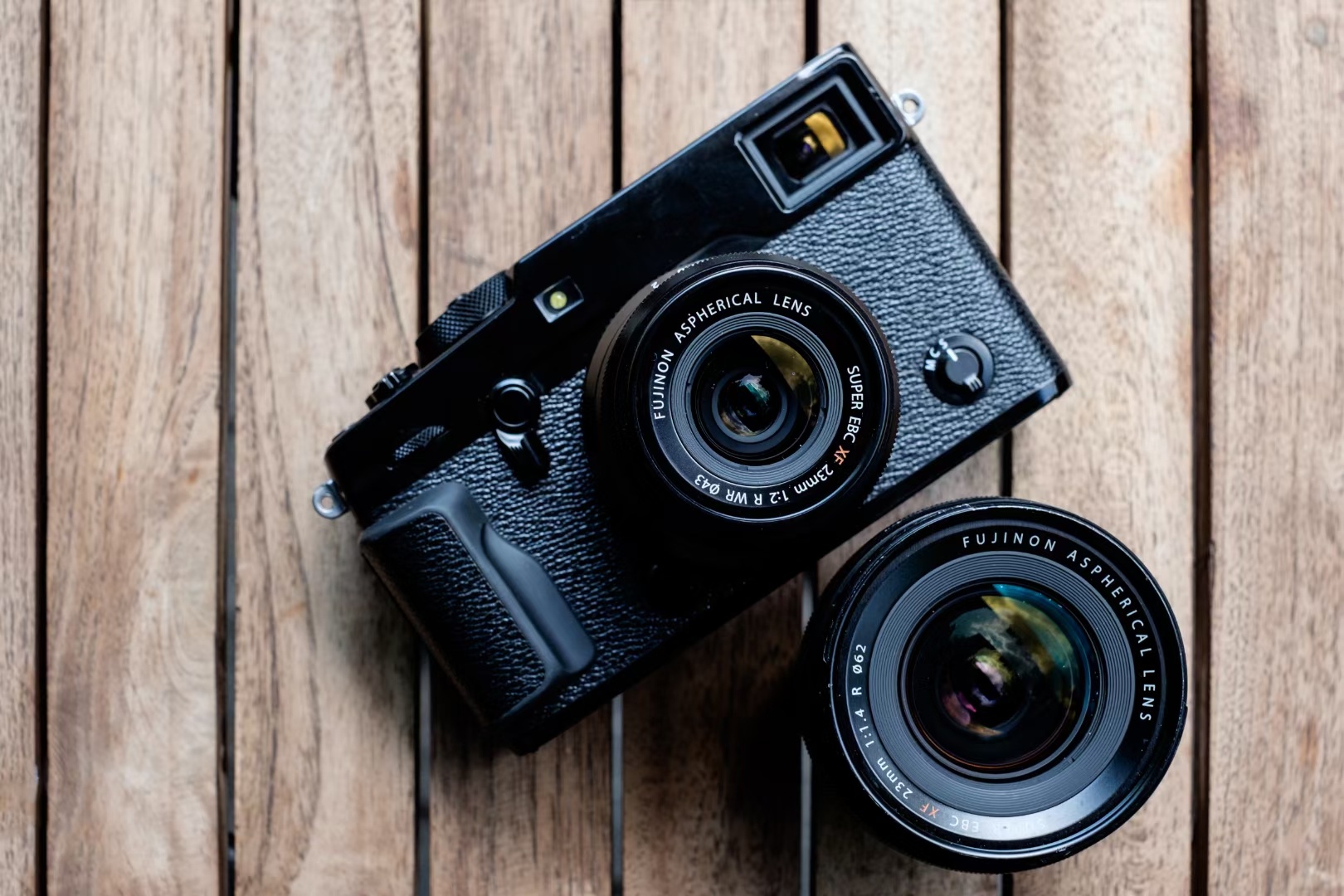 卖了富士X-Pro2手上的两颗定焦，本来想换个18-55之类的变焦头，拍娃、旅游