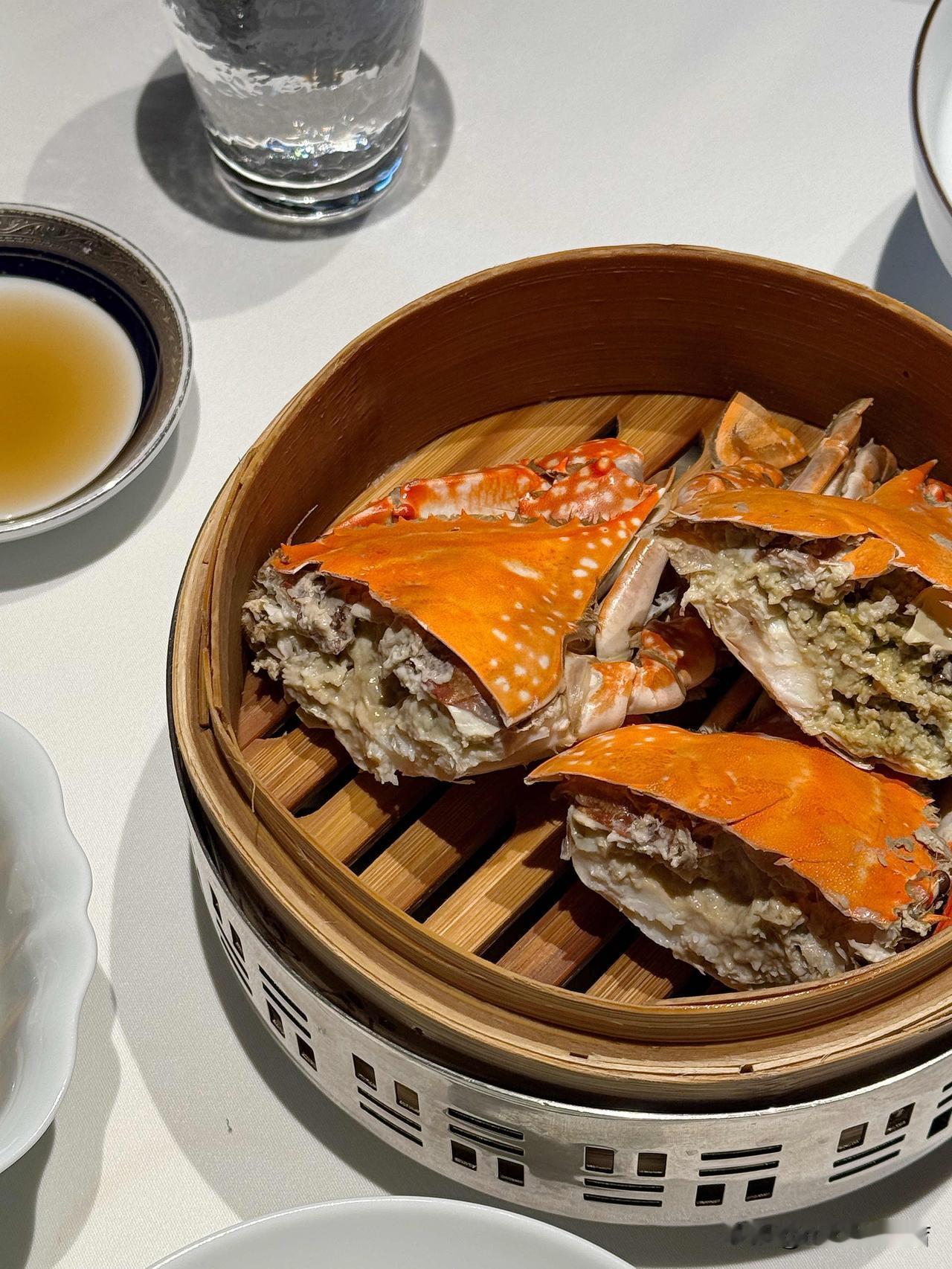 新荣记“穷鬼套餐”吃了！🥢

太值了！
新荣记的午餐398元，不含服务费
3个