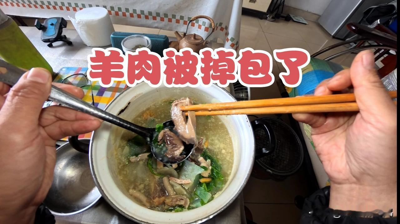 冬至在成都街边买羊肉汤，遭遇调包陷阱！
今天是12月21日，恰逢农历冬至。一大早