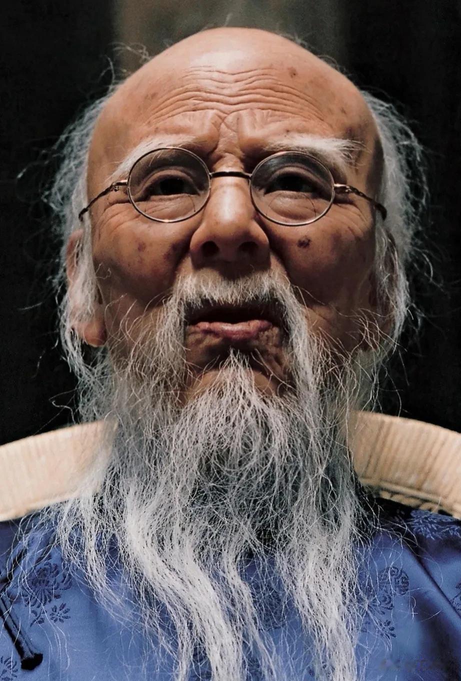 齐白石晚年，告诉家人正式封笔，亲戚朋友勿来讨扰，可是北京大学的张老师非要见他，求