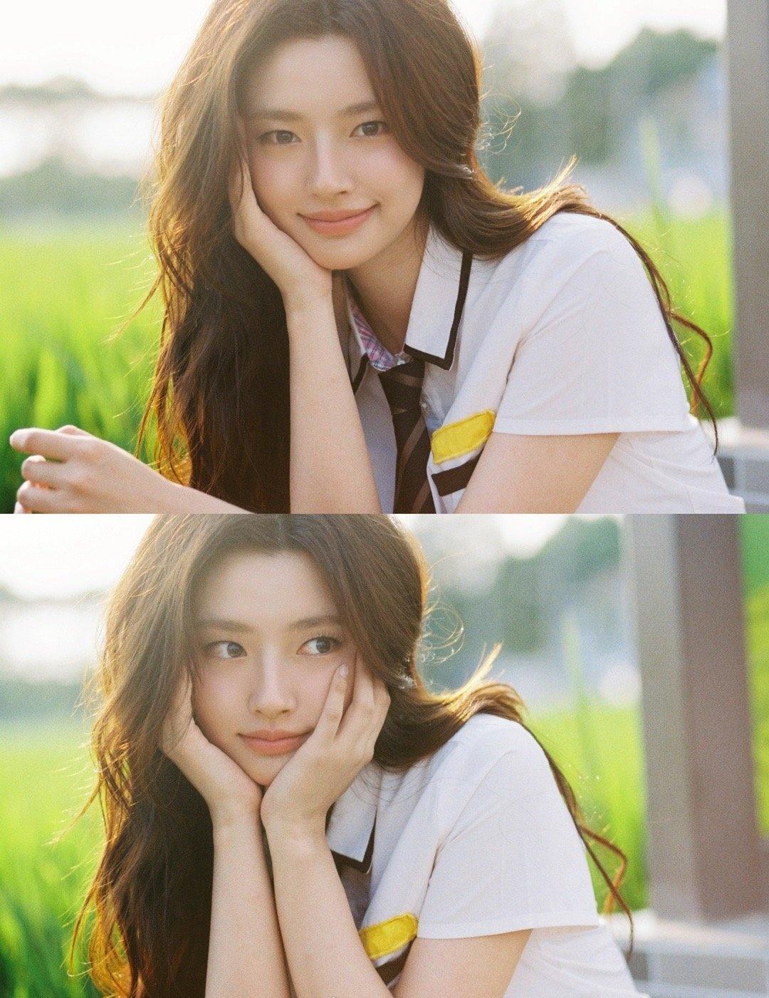 徐若晗@徐若晗cici 学院风穿搭少女感扑面而来，戴上眼镜高智感一下子就上来了[