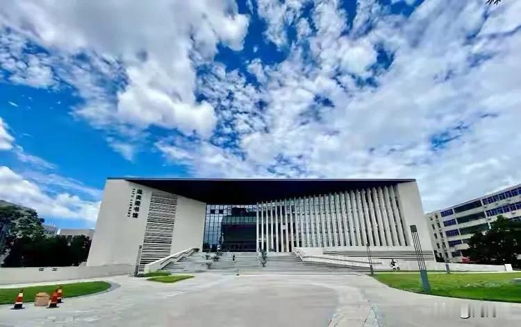 北京工业大学不是挺好的学校吗？怎么会毕业找不到工作呢？现在的大学生是不是期望太高