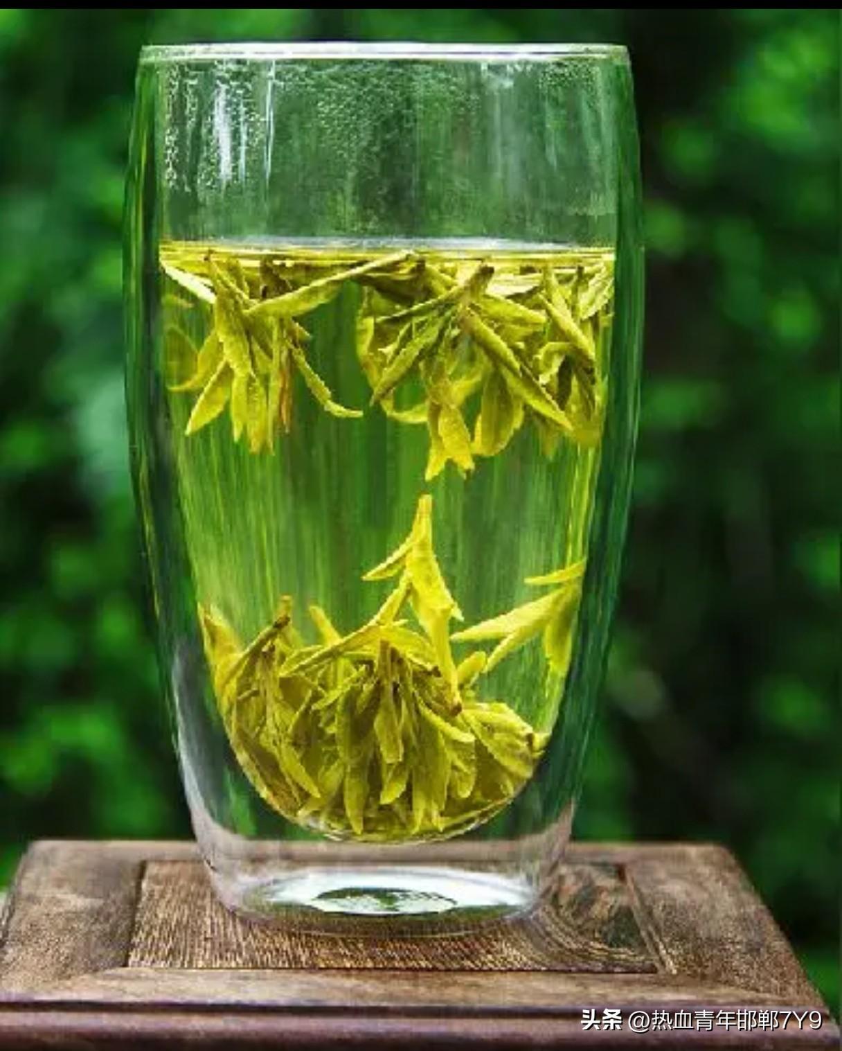 以下是有代表性的浙江名茶：
1.西湖龙井：产自杭州西湖区，一直是中国十大名茶之首
