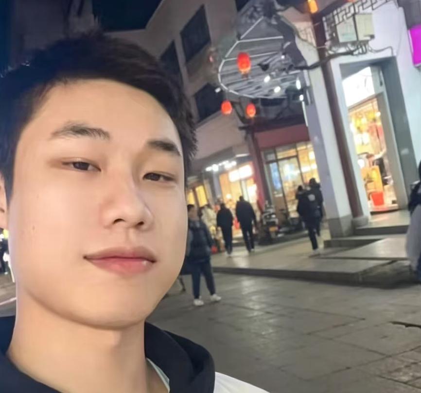 太诡异了！浙江安吉，一个31岁的大老爷们，跟家里说“去杭州接个人”，扭头就自个儿