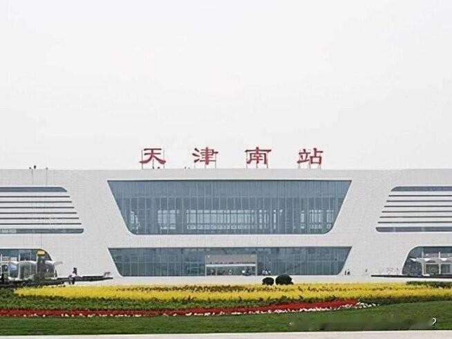 天津南站扩建比新建还难？四大死结卡死进度。
都说新建一座高铁站难，天津南站扩建却