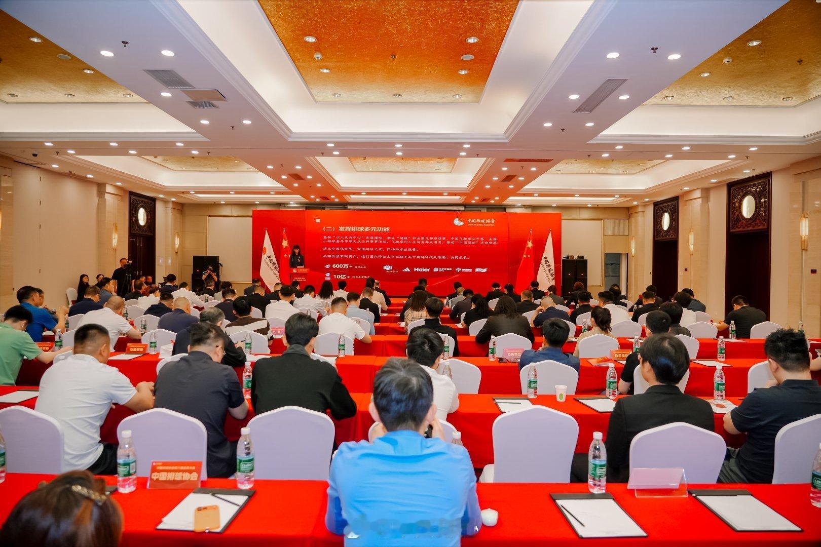 赖亚文当选新任中国排协主席惠若琪等15人当选排协理事 5月12日，中国排球协会第