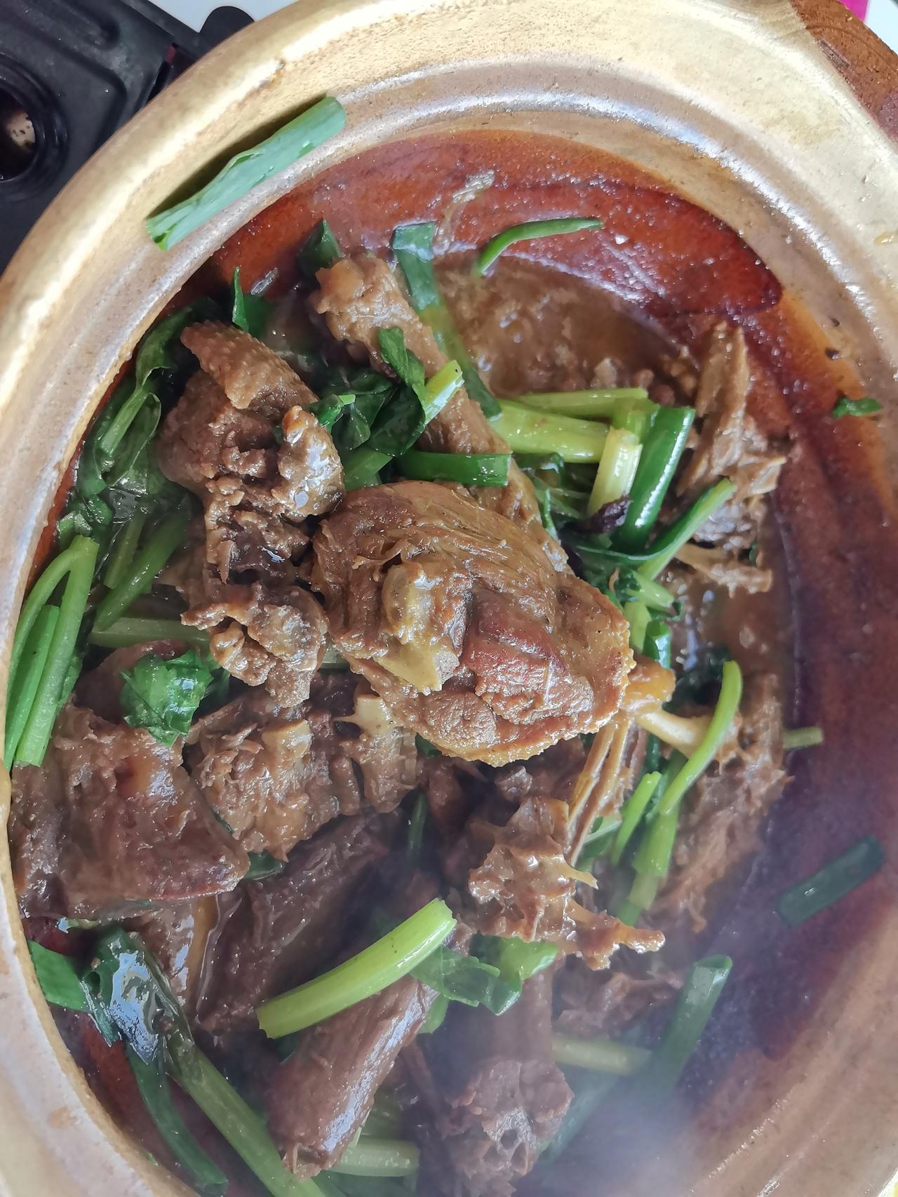 冬日生活打卡季香草鸭海南特色。