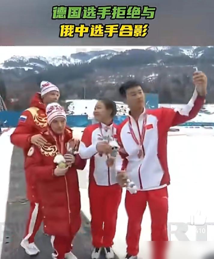 19岁德国姑娘，当着全世界的面，把后背甩给了中俄冠军，这口气你咽得下？
 
就在