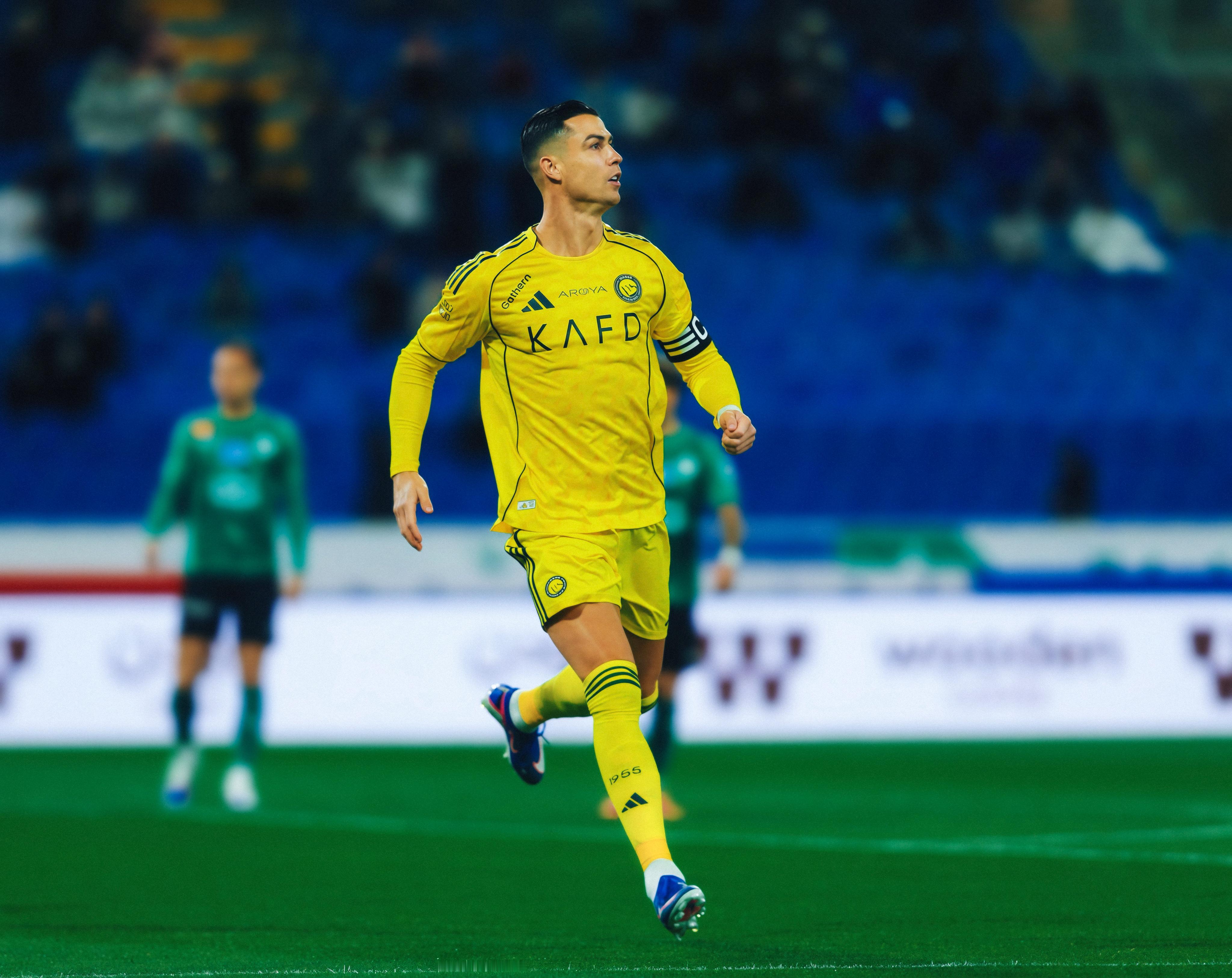 C罗生涯第965球 🛑 在沙特职业联赛第10轮延期比赛中，利雅得胜利以5-0大