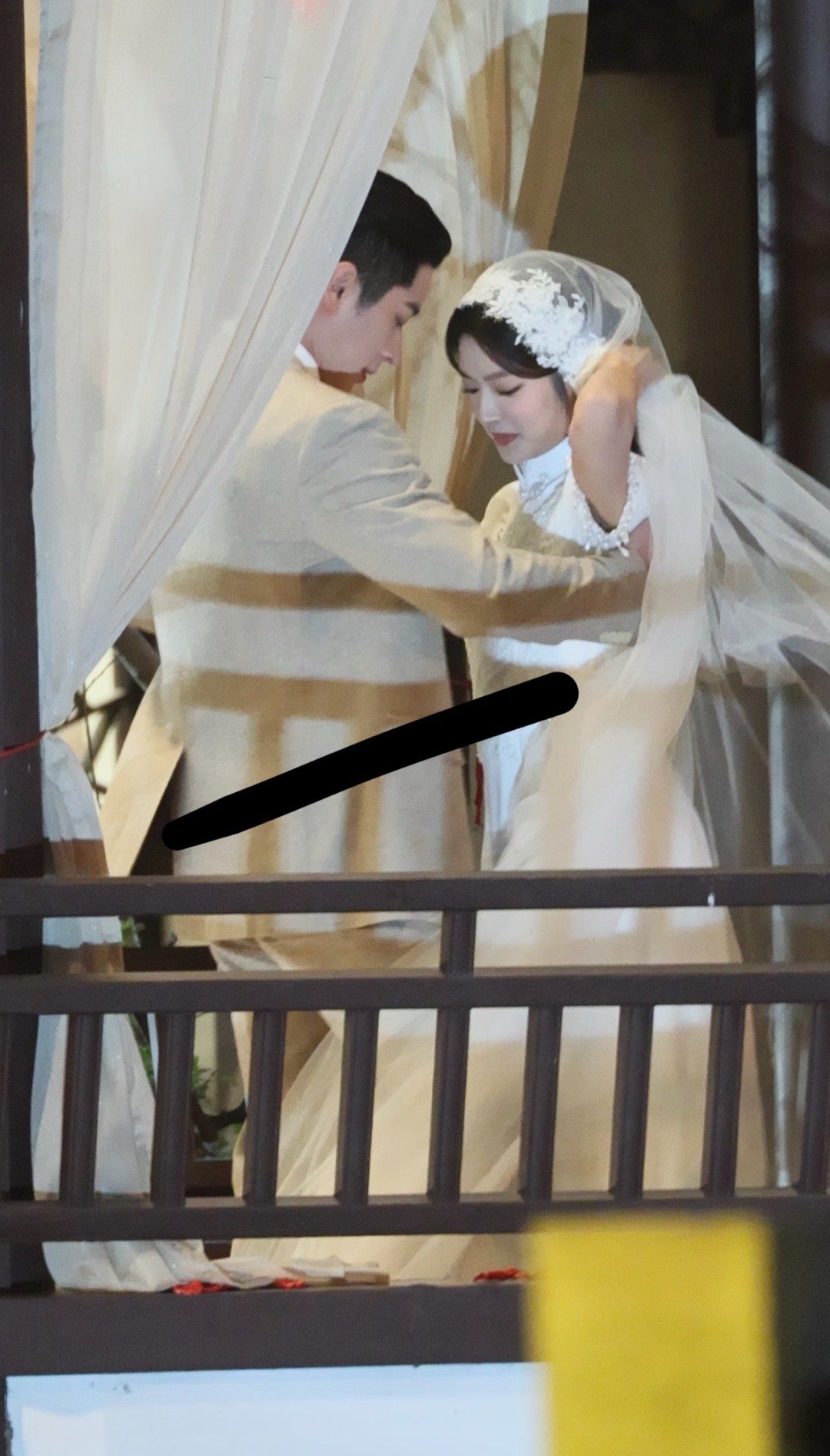 丞磊 徐若晗  大婚吻戏路透 氛围感拉满了