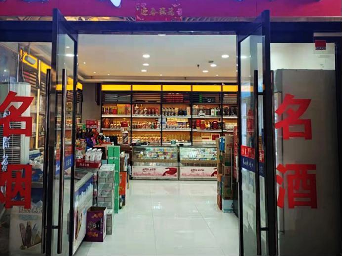 世界上最大的骗局就是烟酒行！大街上每隔50米就有一家烟酒行，每天几乎看不到什么人