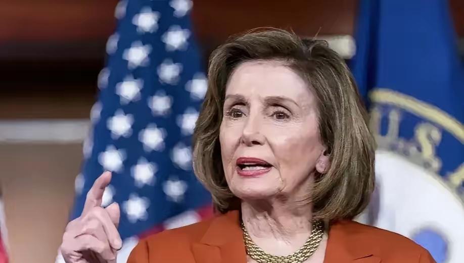佩洛西哀叹“美国要完了！”
 
这话不是她晚年失心疯，是85岁的佩洛西对着镜头红