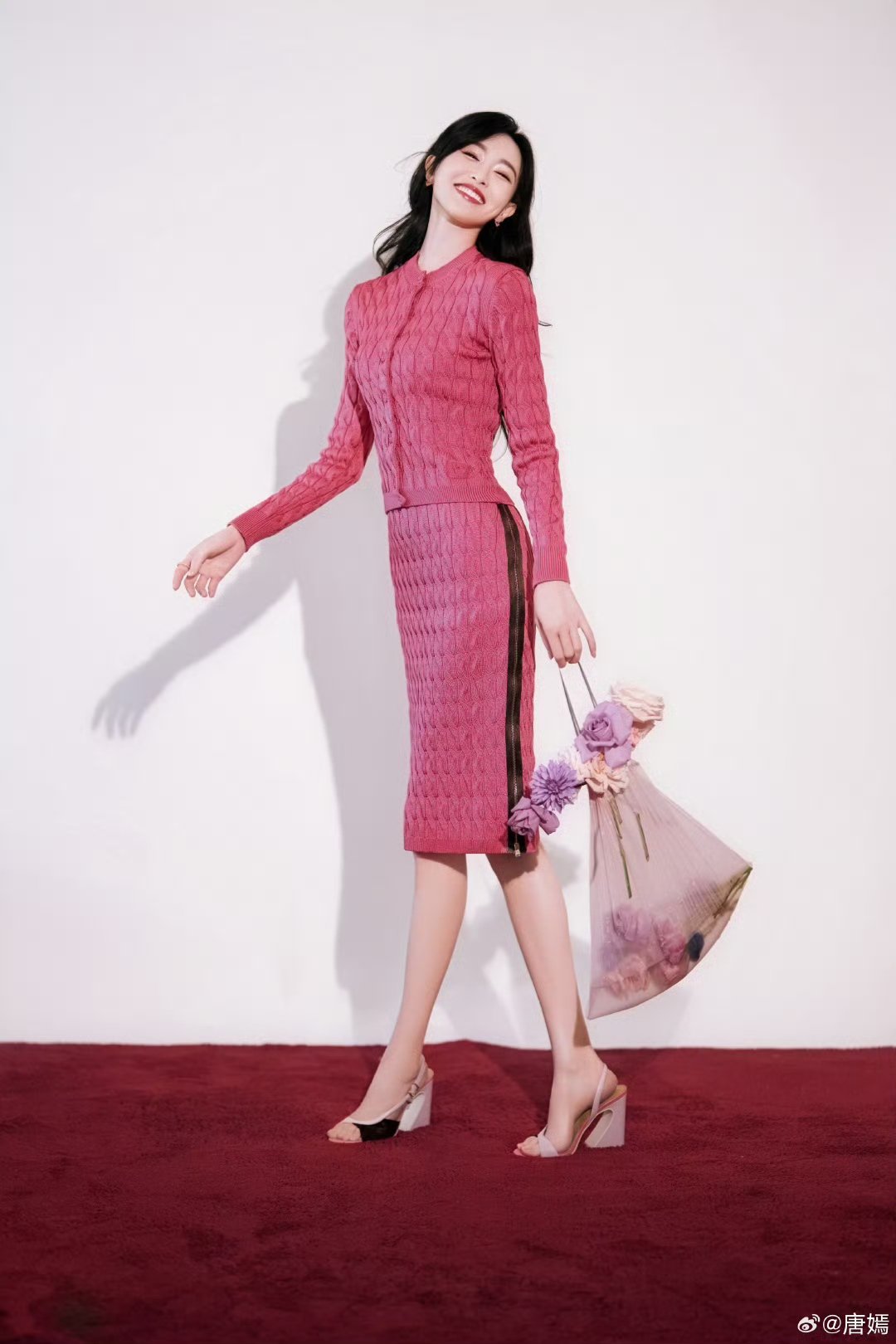 唐嫣只有眼尾有岁月的痕迹 眼尾那点痕迹，反而更添温柔气质！ 