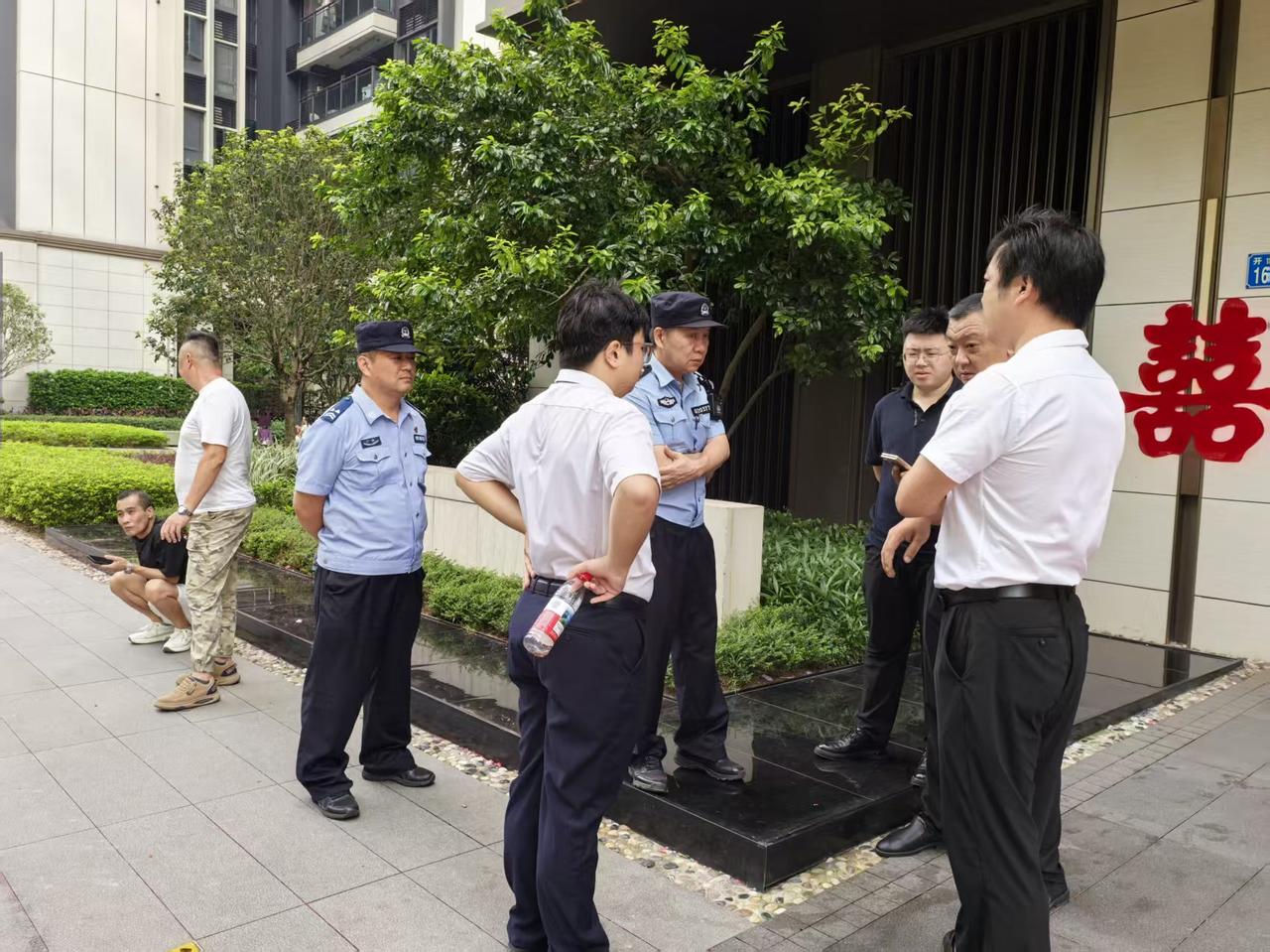 今天是个好日子。可有人结婚惹众怒。结果警察叔叔都来了，主家被带去派出所做笔录。