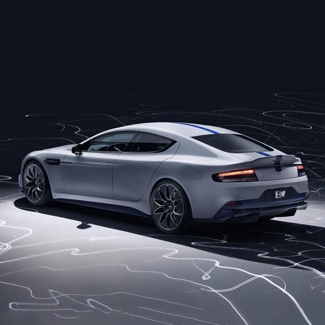 阿斯顿·马丁纯电动豪华轿跑——Rapide E 。4.2秒破百，800V超快充！
