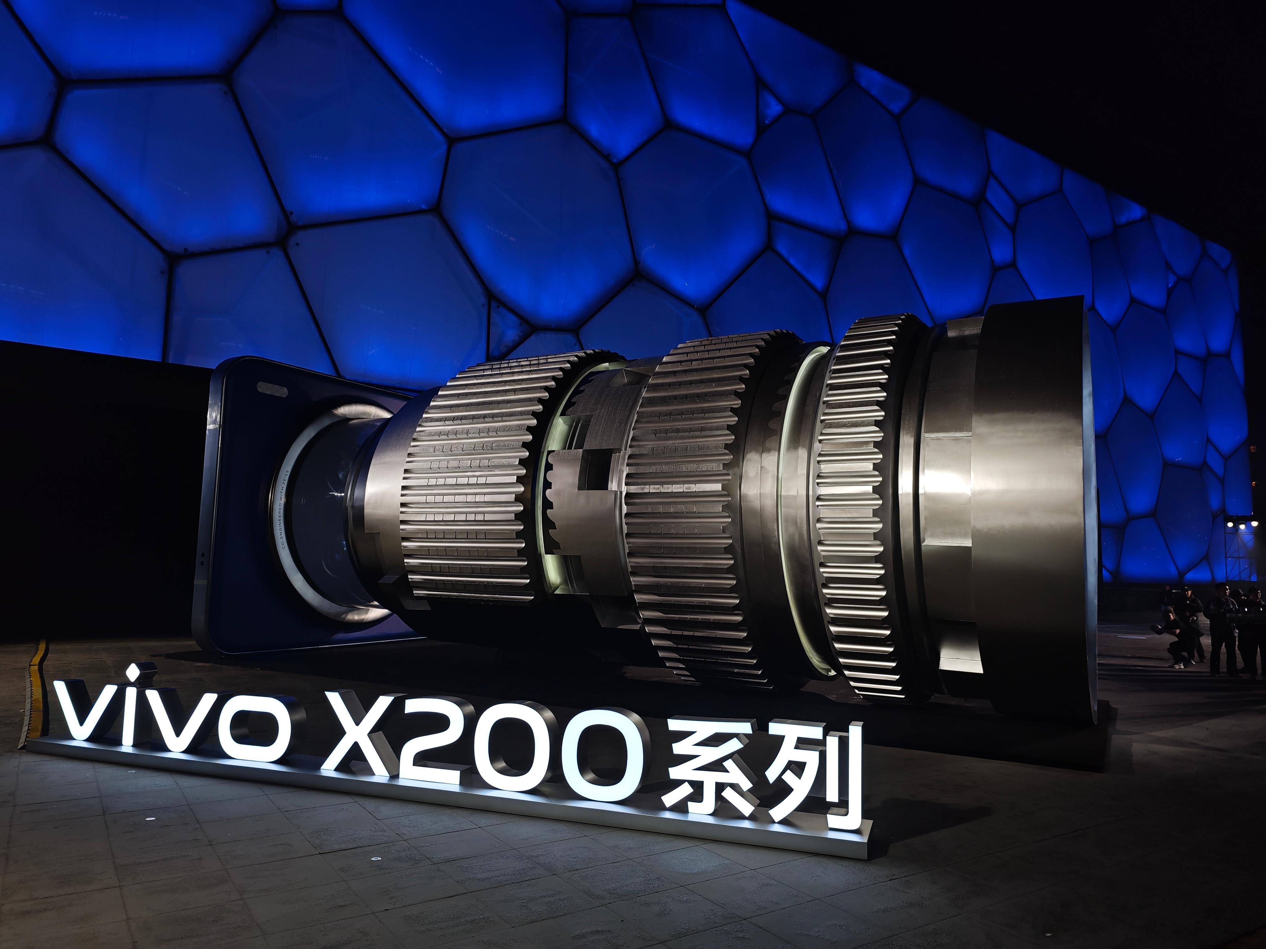 我看好多人已经去线下体验到X200系列了，我昨天在现场也简单上手了一下，X200