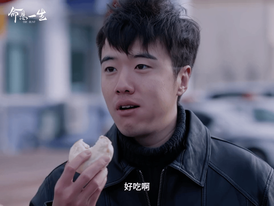 一时分不清这是上门还是上坟 谁还没看《命悬一生》这对活宝师徒？沉重剧情里的唯一笑