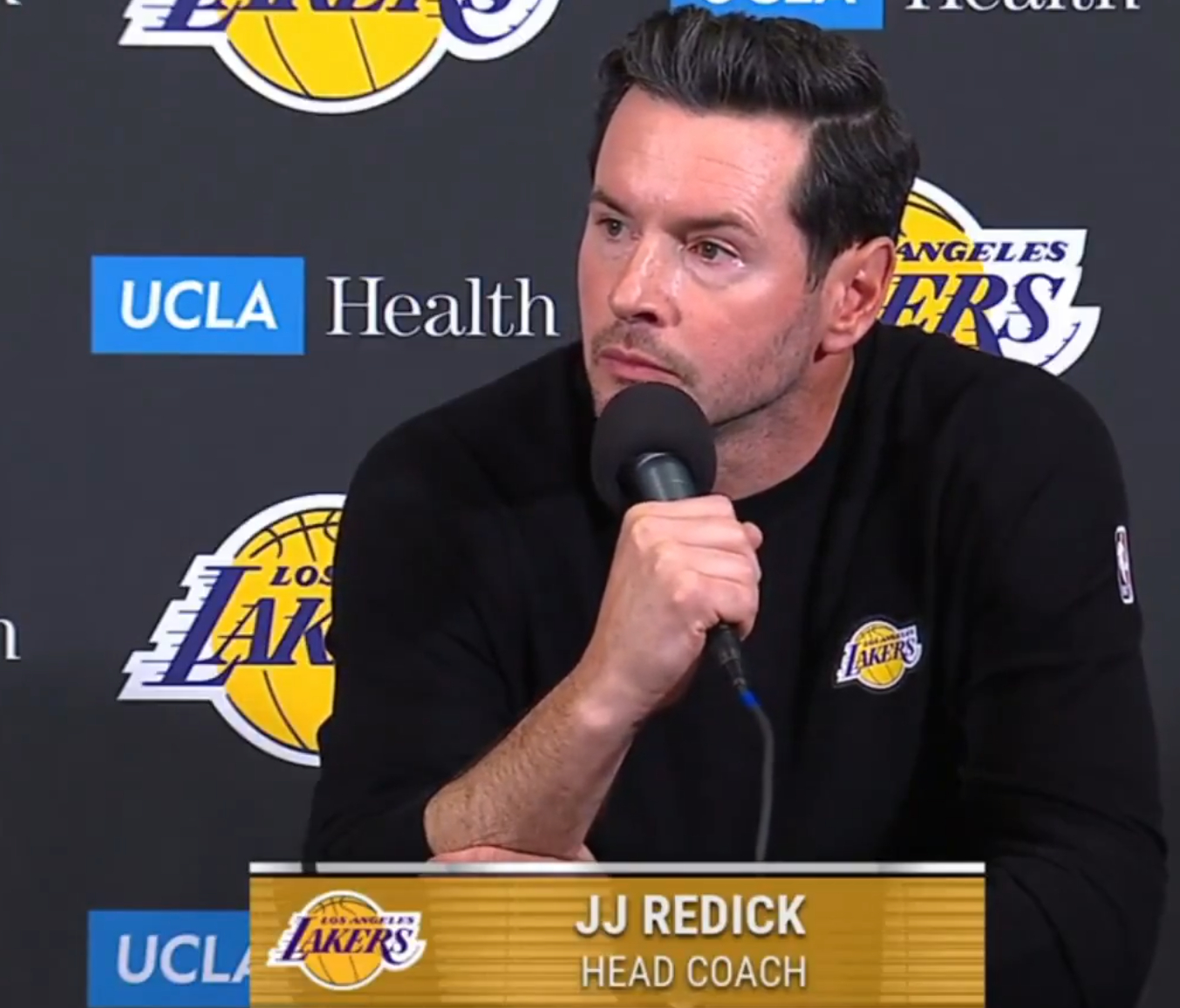 雷迪克赛后表示肯定会申请撤销东契奇的第16次技犯，比塔泽说一些关于东契奇老妈的不