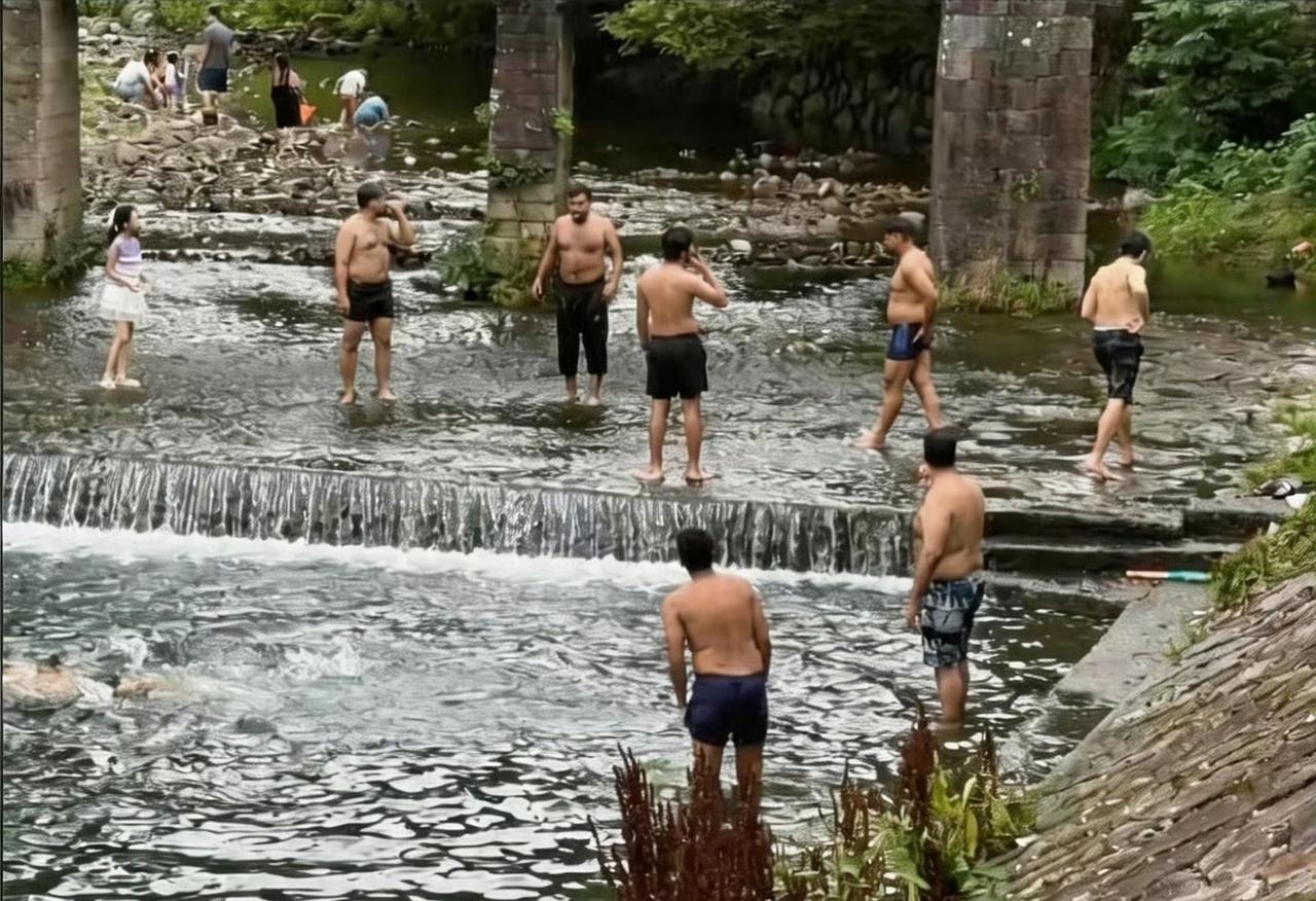三哥办理签证，仅需提供8700元银行流水，而且全程线上办，无需亲自跑 。反观赴印
