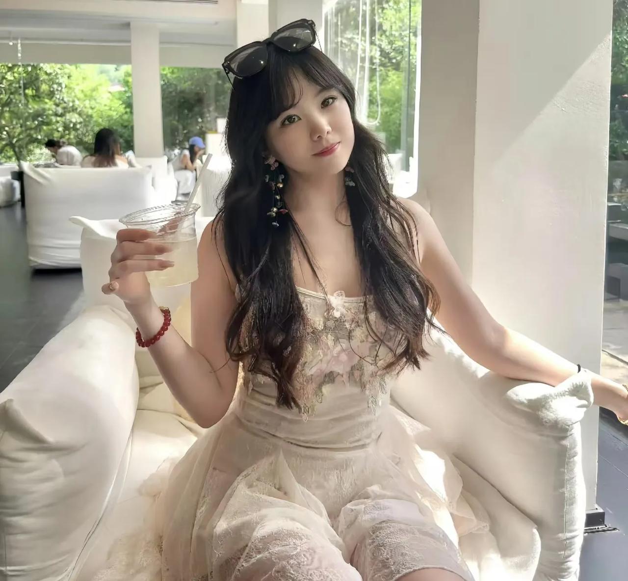 摒弃白幼瘦的枷锁，这应该才是真正的健康之美，富态之美，一直觉得这样的女孩子才是具
