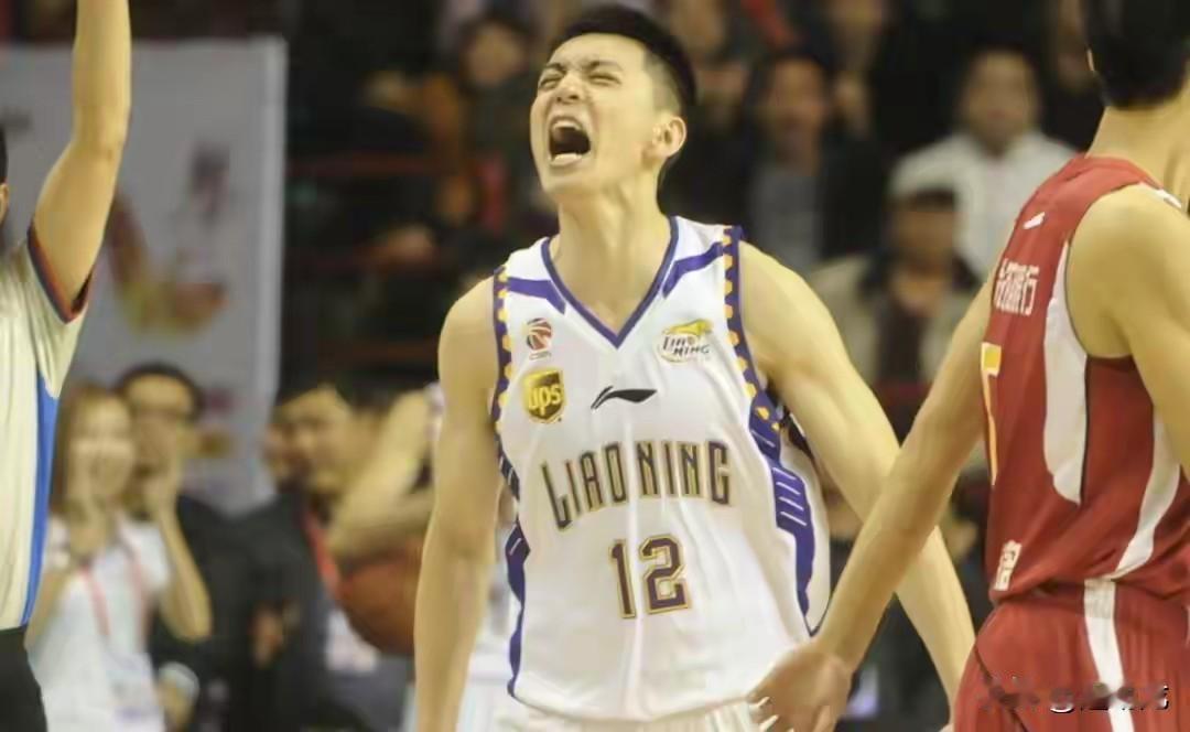 成也乌鲁木齐败也乌鲁木齐……
杨鸣的球员职业生涯最后一场比赛是在乌鲁木齐打的，三