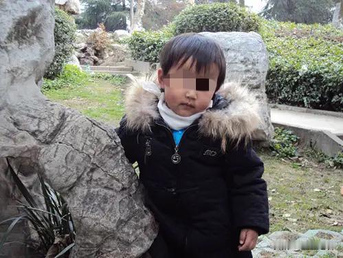 2014年，湖北周女士移植了自己7岁儿子的肾，最终重获新生，而她的儿子却患重病离