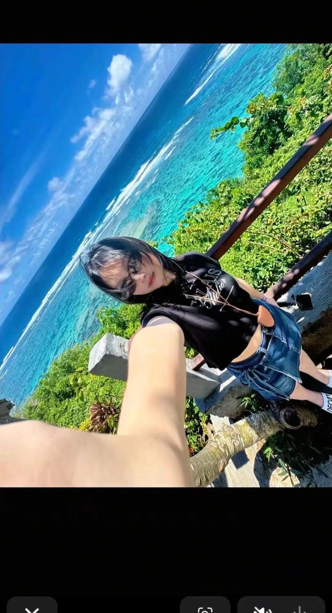 我可爱的小孙女儿，在印度尼西亚发回来的照片，真好看。祝可爱小孙女儿旅游愉快，玩的