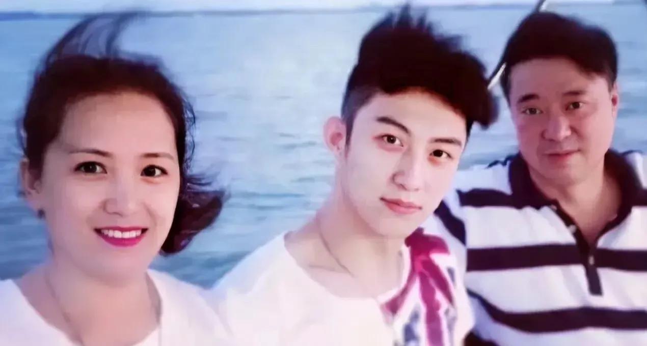 黄景瑜长这么帅一点也不意外，他妈妈就是妥妥的大美人啊～ ​​​