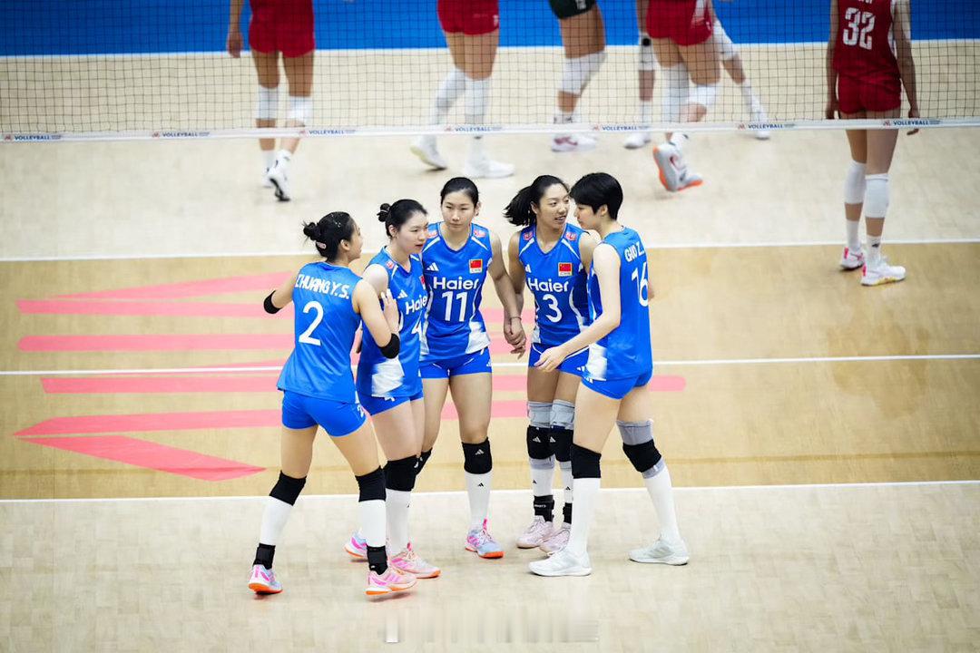 中国女排3比1波兰女排2026世界女排联赛 今日亮点：✅郭中楠拦网✅李晨萱大力跳
