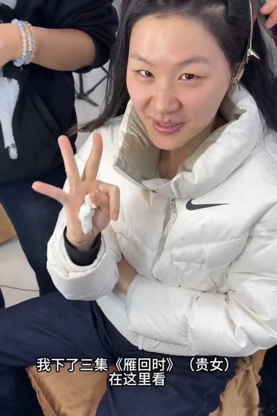 金靖视频安利陈都灵雁回时 ​金靖宣传陈都灵雁回时何泓姗回复陈都灵“宣传委员” 金