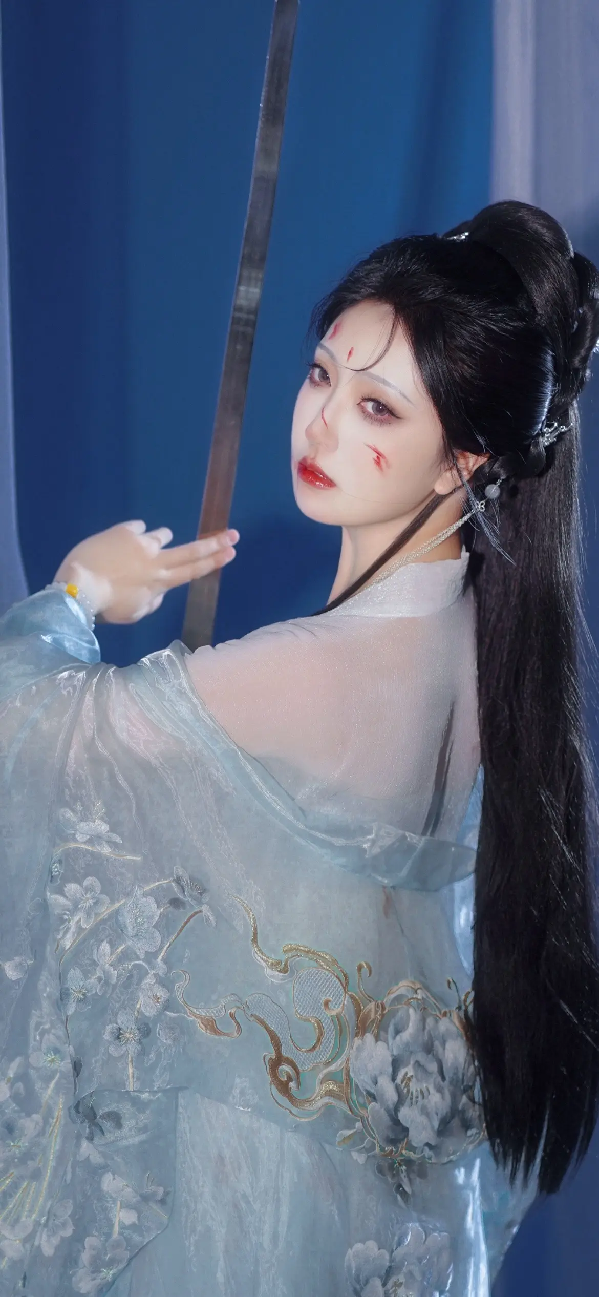 师妹别怕，师姐替你杀了他们