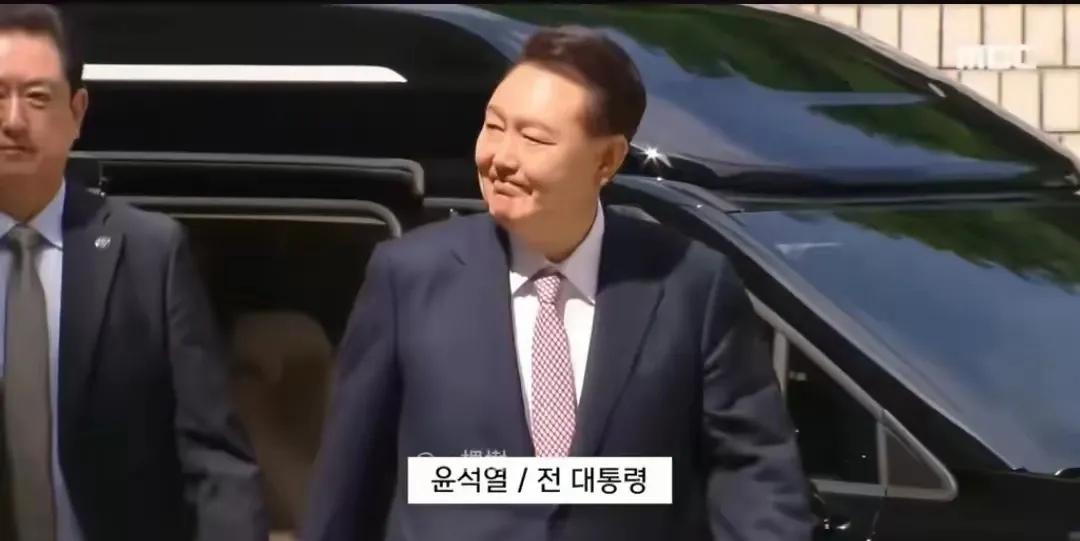 尹锡悦终于禁不住李在明的政治捶打，这时候终于被逮捕了，而结果他却是关进了一个看守