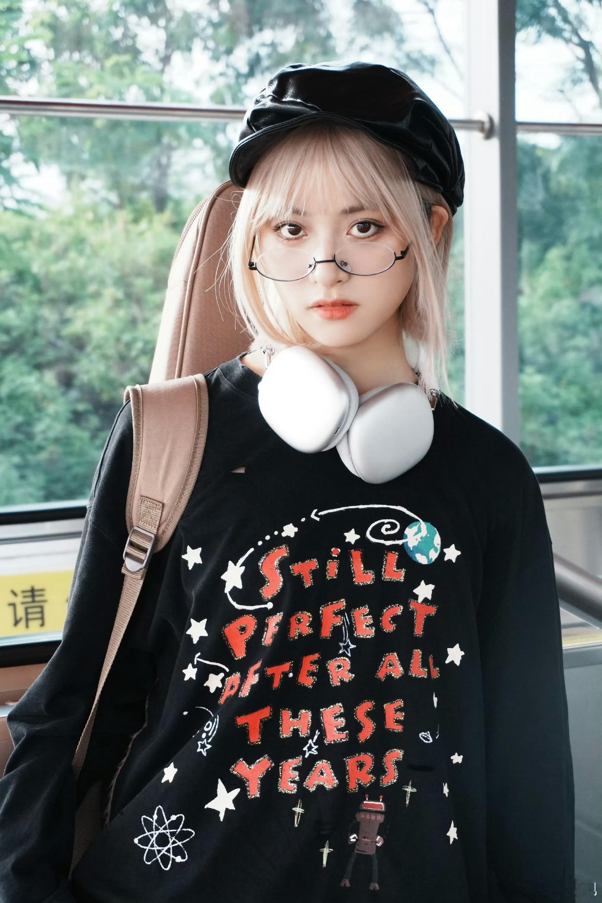沈月也太酷了吧！有点像“叛逆”少女！但是是真的好酷好好看呀！ ​​​