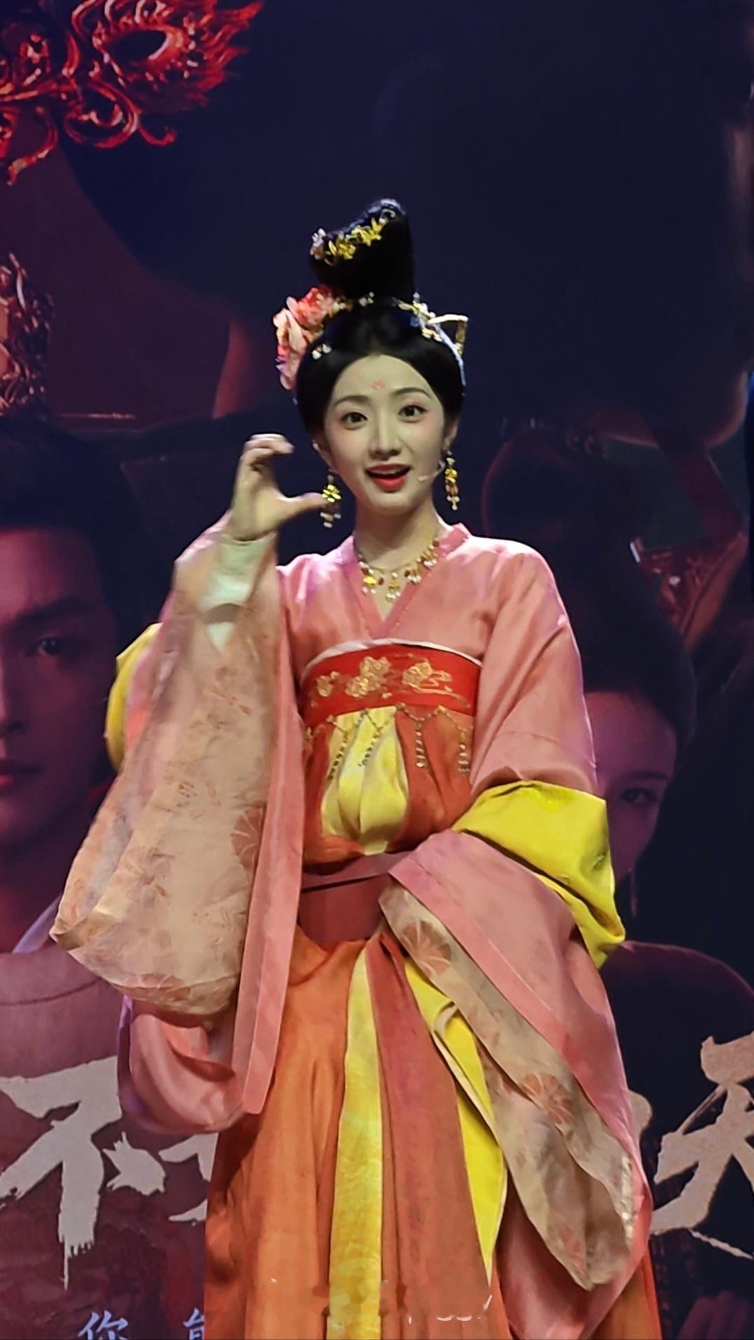 黄羿hy 黄羿 hy黄羿伍元照hy 黄羿盛世天下 当一只萌萌的小猪突然看到认出你