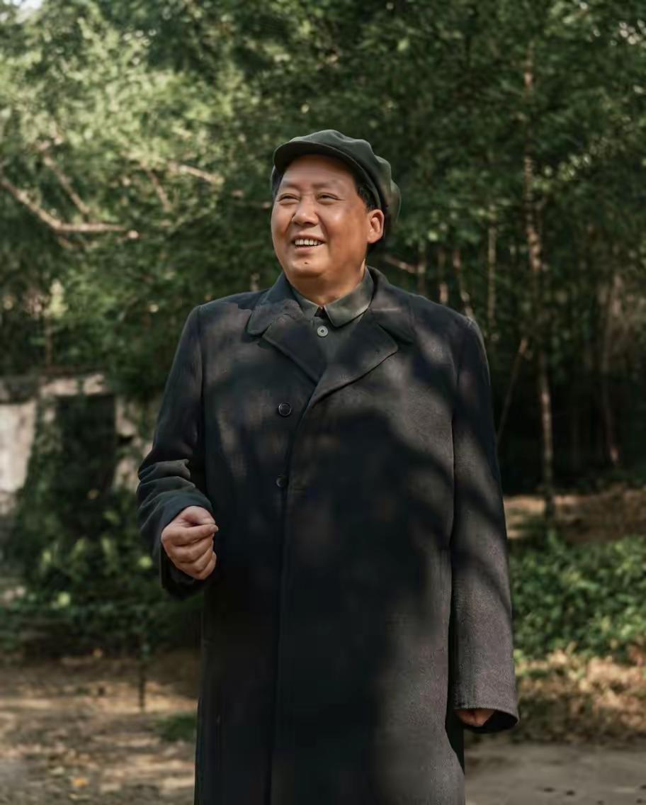 1954年杭州老照片藏深意！人人都说主席爱西湖，真相不止山水风光
 
一张195