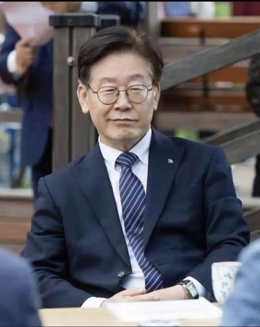 韩国传来消息！

4月21日，韩国外交部公开表态，对日本首相高市早苗向靖国神社供