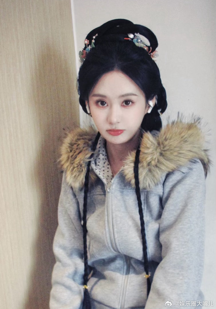 郑合惠子看不懂阮喻玩抽象 惠子辟谣时的语气，透着一股“你等着”的无奈。阮喻发视频