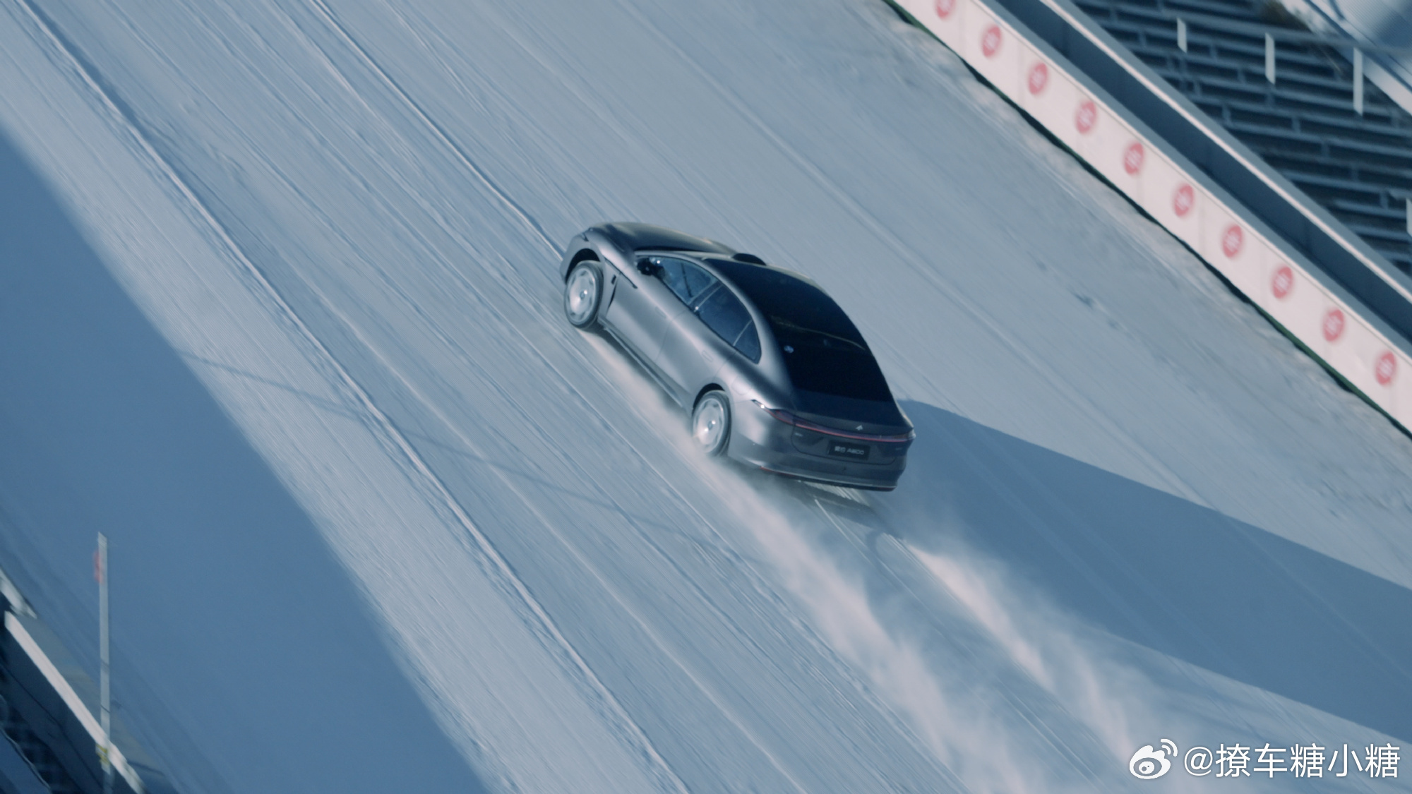 昊铂A800创史上最高最长雪地跳台极限爬坡纪录大V聊车 昊铂马年力作—新豪华智能