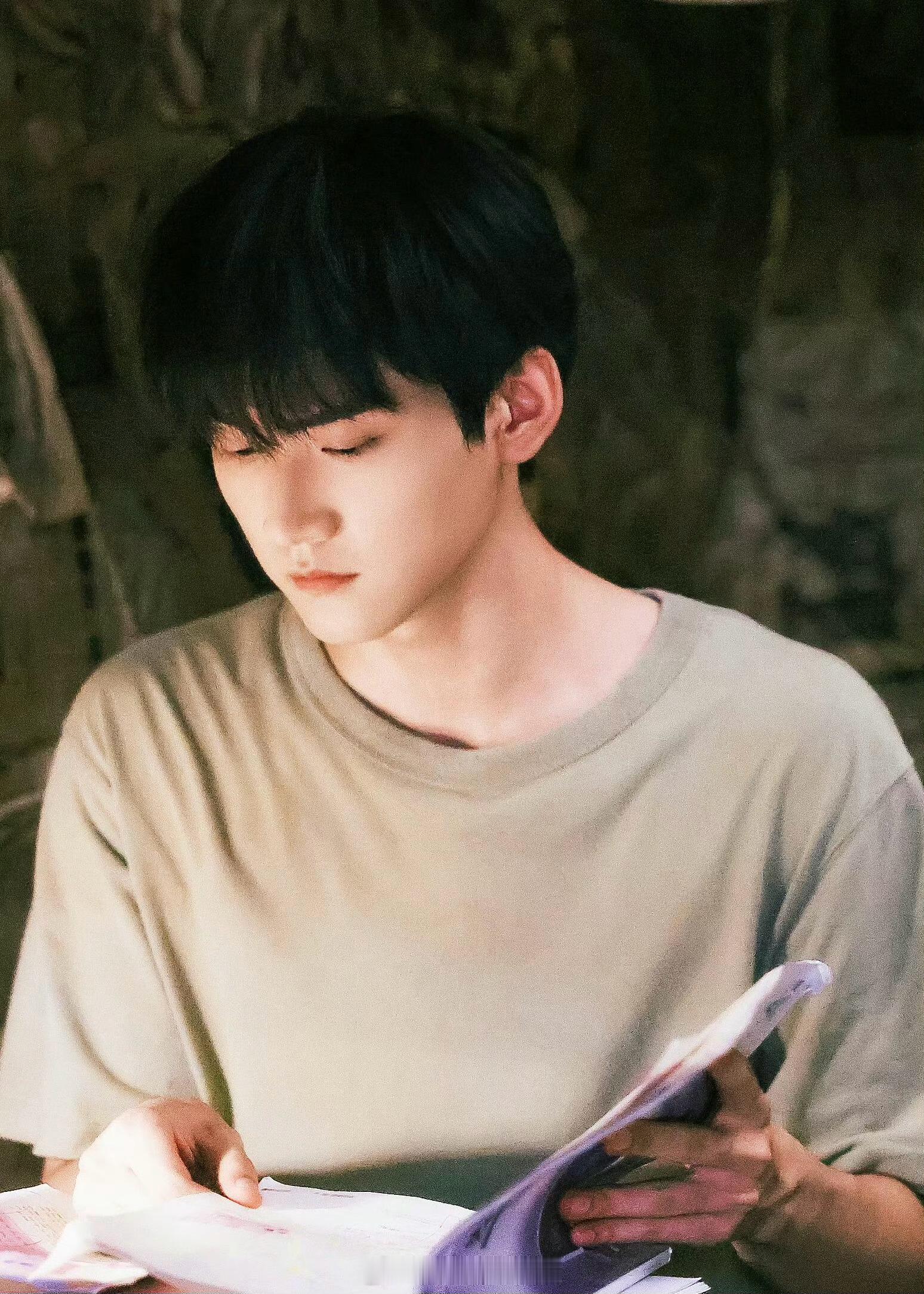 李雾没吃过的剩饭让周柯宇吃上了 俺不中了，李雾在《狙击蝴蝶》里被岑矜姐宠上天，吃