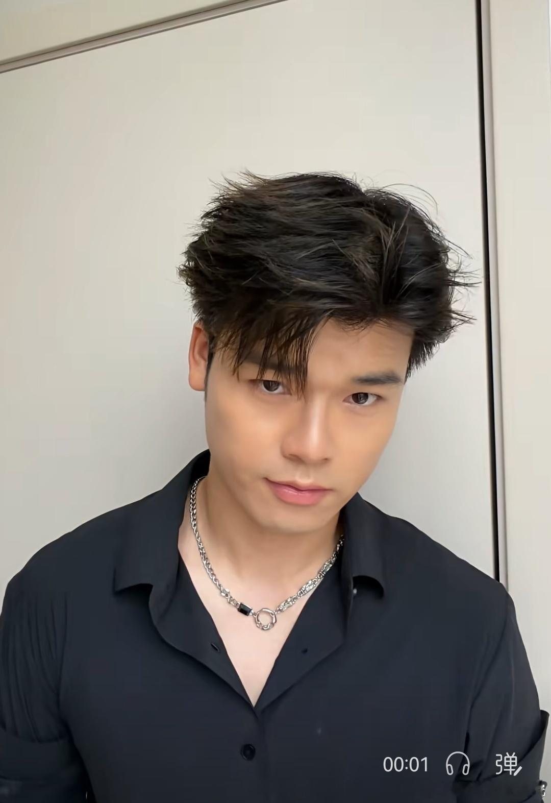 为什么经常看到投资者说自己上班公司不咋地，跑去买别人家的公司？附图是某视频号博主