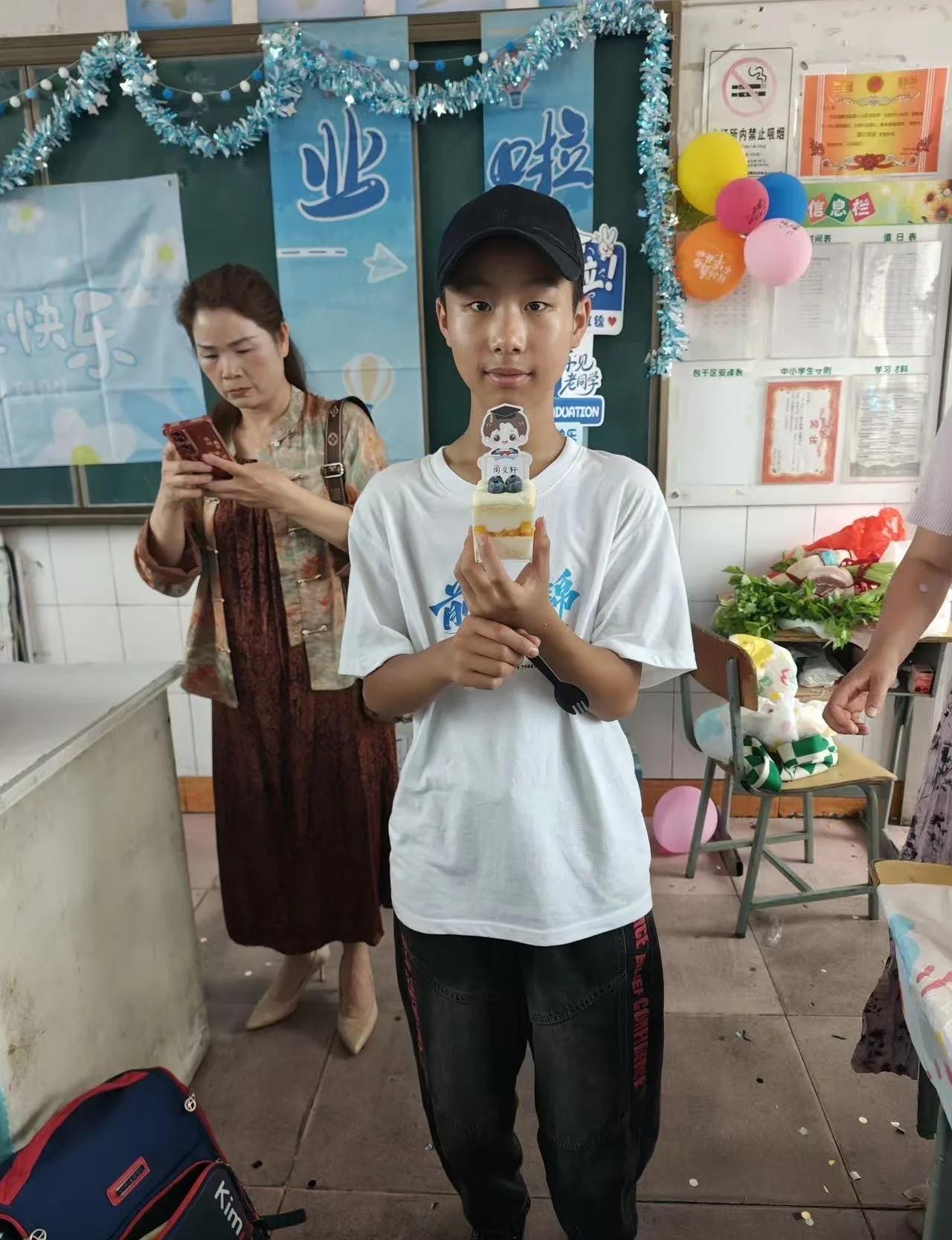昆山巴城镇富泽苑找人
小孩于昨晚十点左右在富泽苑与家长争吵后离家暂未寻到，小孩刚