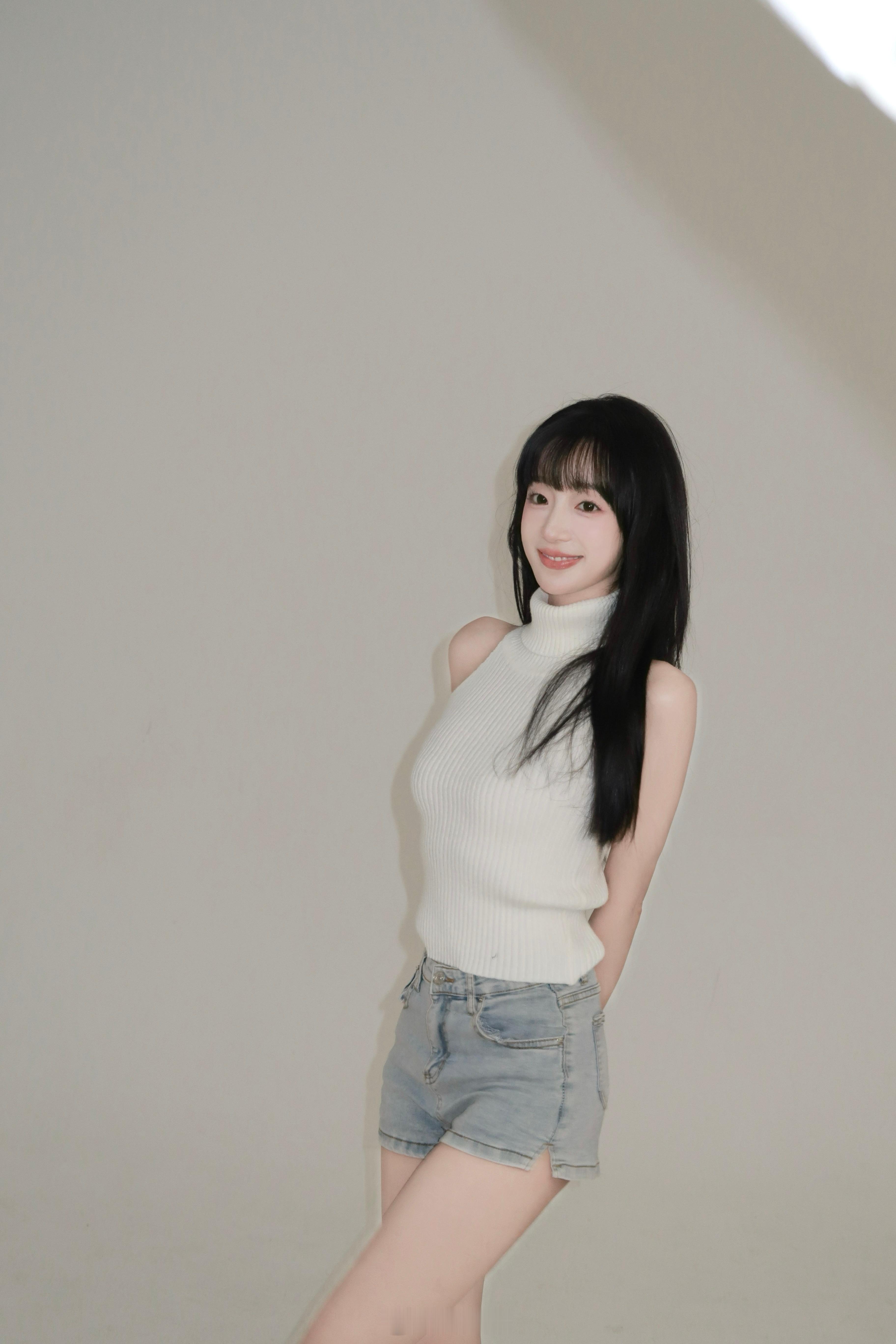 俺最近决定有必要回归下微博！！！大家同不同意！！！象韵洁短剧演员写真