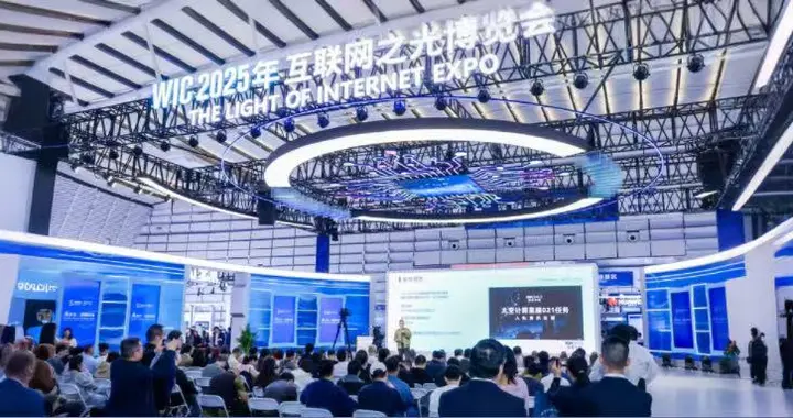 卫星上天、模型入轨，太空成为AI算力的新战场，中国领跑