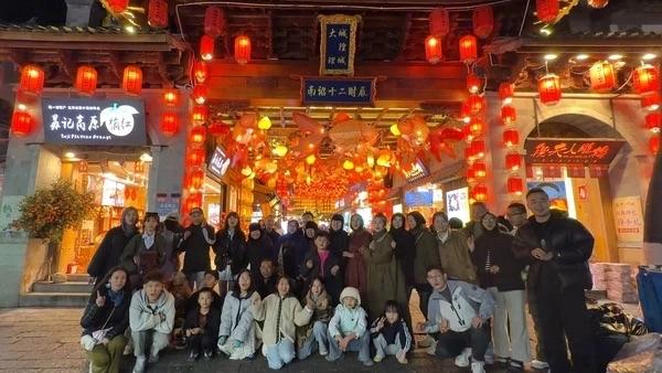 干了近10年旅游大巴司机，赵雄终于如愿，趁着这次春节假期，赵雄一家35口，包下旅