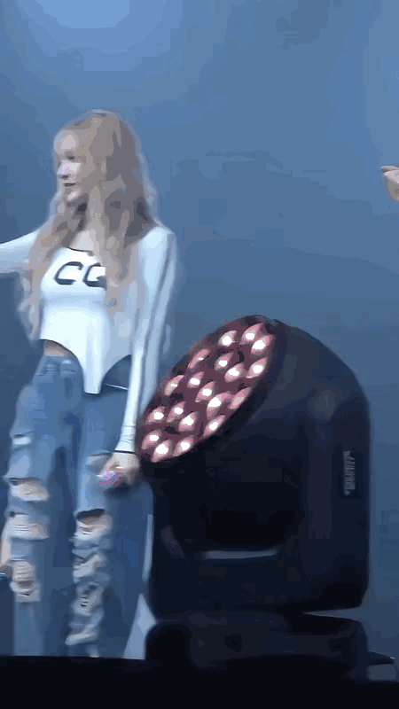 张元英，怎么每次看到都在扭胯，这姐除了会扭个胯还会其它的么？ ​​​