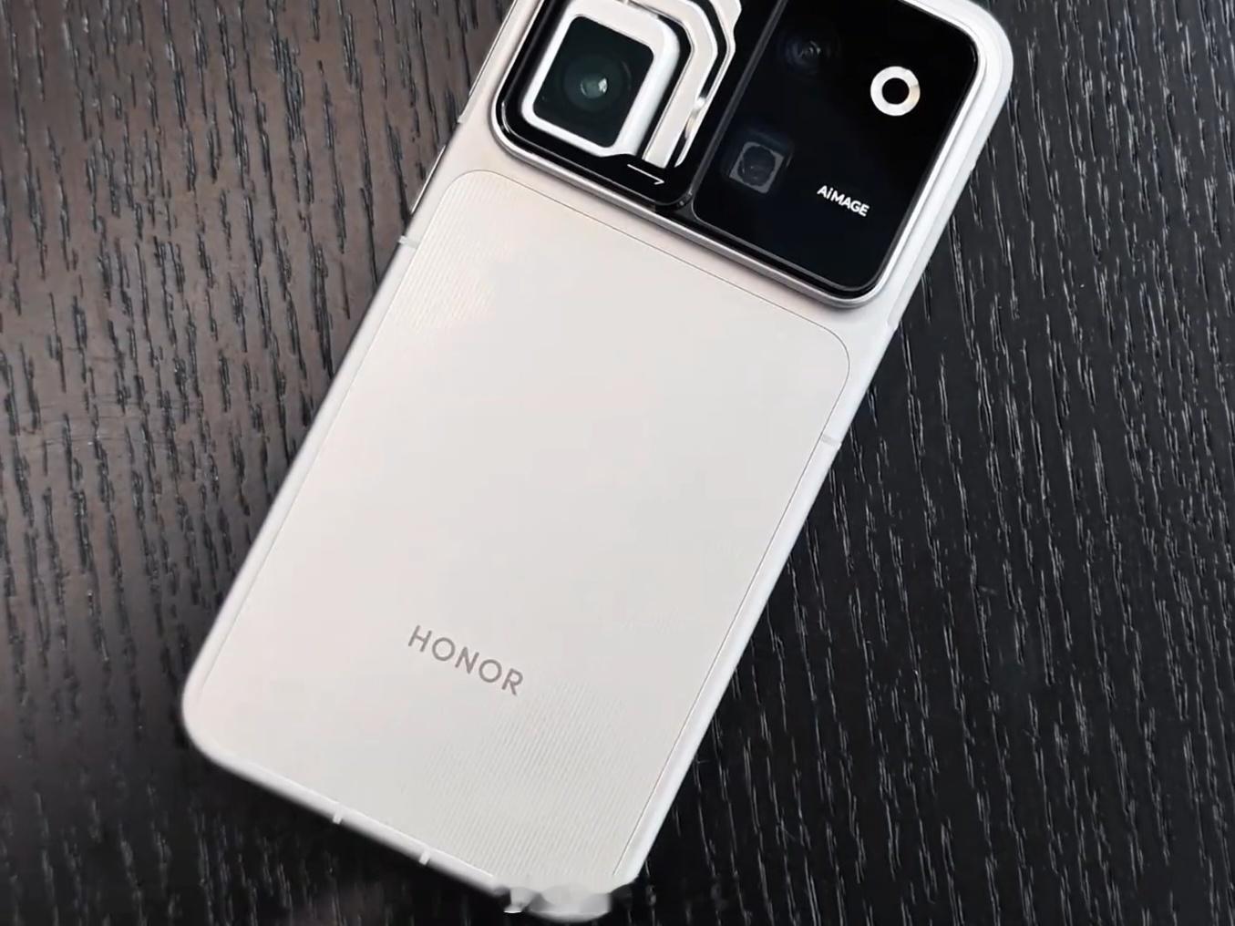 当行业大多在现有框架内卷参数，荣耀Robot Phone 踏出了不一样的创新之路