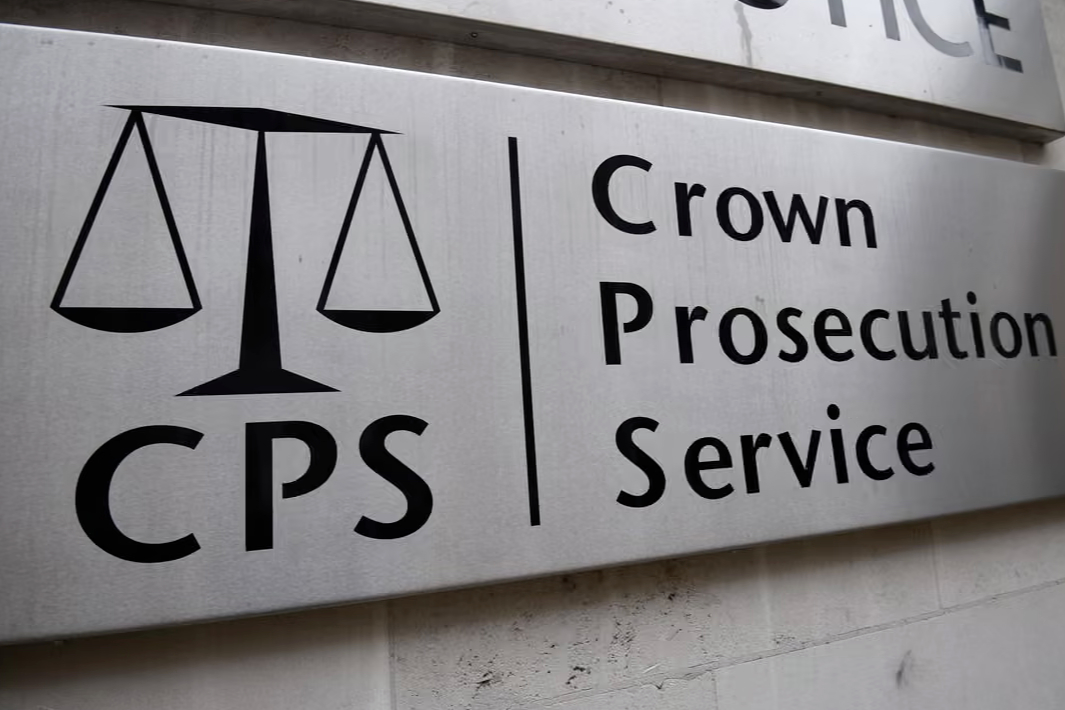 【#英冻结一中国人涉及7.38亿元房产#】#一中国人涉及超7亿房产在英被冻结# 