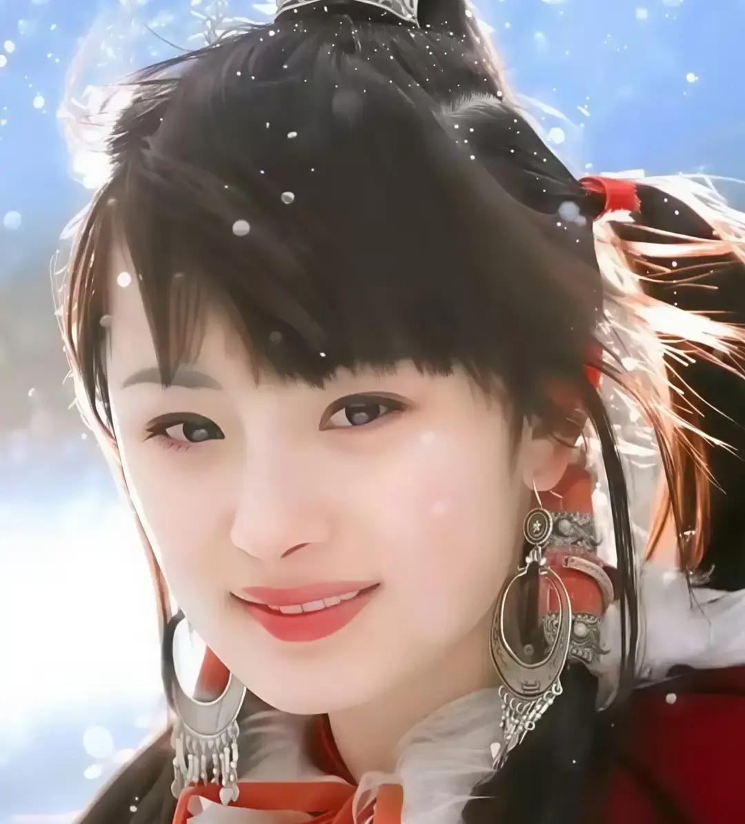 杨幂还没爆火前，找大师算了个“杨紫曦”，说能旺事业。
 
她一听就上头，微博火速